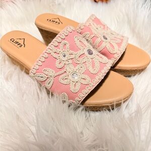 Cliffs by White Mountain Pink Embroidered Slide Sandals size 8 M